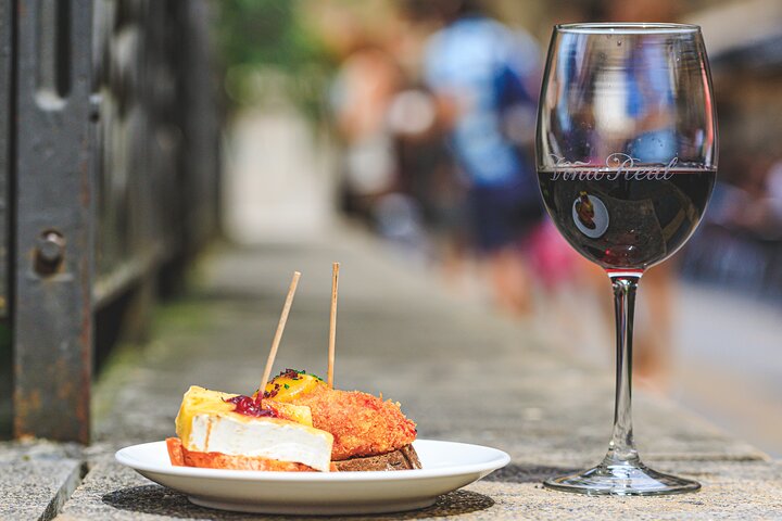 Explore Bilbao's culinary scene with a local guide, tasting pintxos and wine at authentic bars, photo 19 | wizardtrip