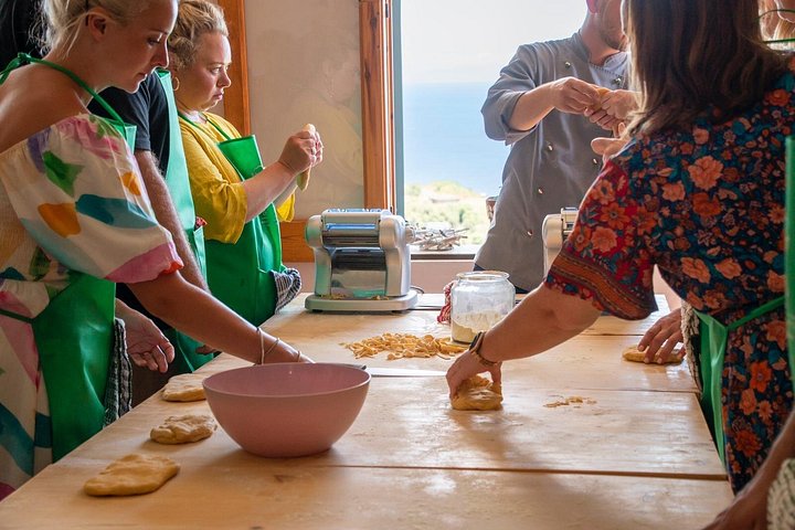Cours de cuisine sicilienne authentique à Taormine, incluant visite du marché et repas fait maison, photo 7 | wizardtrip