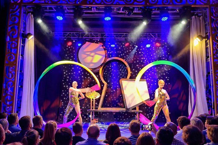Award Winning Las Vegas-Style Magic Show! Charles Bach Wonders! | wizardtrip