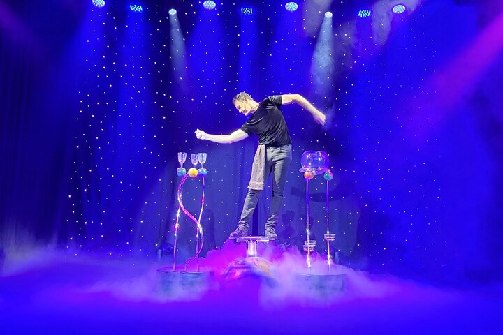 Spectacle de magie et d'illusion primé à Myrtle Beach, avec des illusions grandioses et des danseurs, photo 8 | wizardtrip