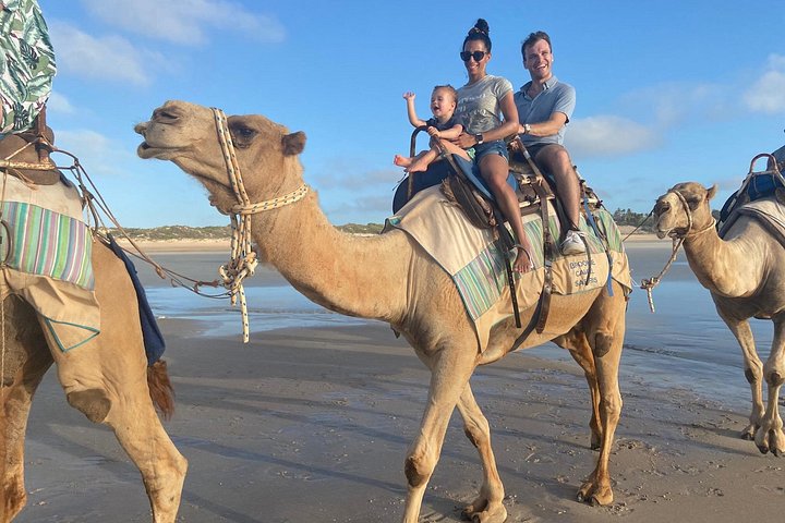 Nyd en betagende solnedgangs kameltur langs Broome's Cable Beach, Western Australia, foto 9 | wizardtrip