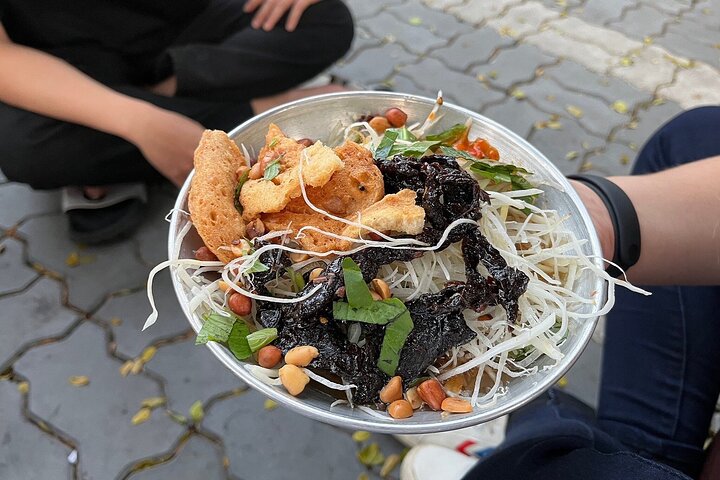 Découvrez la cuisine de rue authentique de Ho Chi Minh-Ville lors d'un tour guidé en moto, en dégustant des spécialités locales, photo 7 | wizardtrip