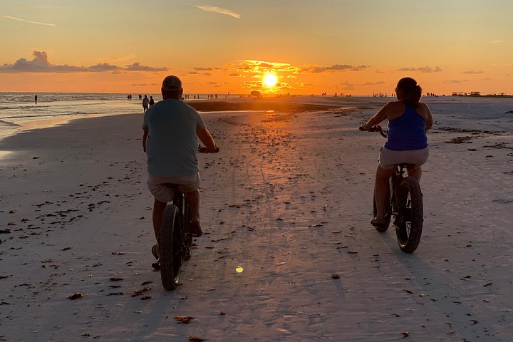 サラソタ、シエスタ・キー・ビーチの夕日と電動自転車、写真6 | wizardtrip