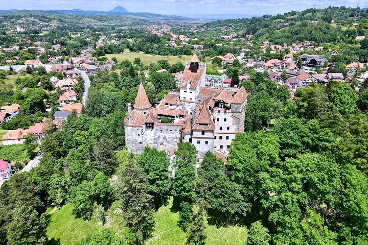 Explore los castillos de Peleș, Bran y Râșnov, y el Monasterio de Sinaia en un tour de lujo en grupo pequeño desde Brașov, foto 11 | wizardtrip