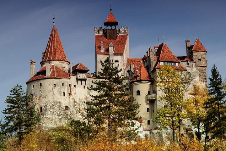 Explore los castillos de Peleș, Bran y Râșnov, y el Monasterio de Sinaia en un tour de lujo en grupo pequeño desde Brașov, foto 18 | wizardtrip