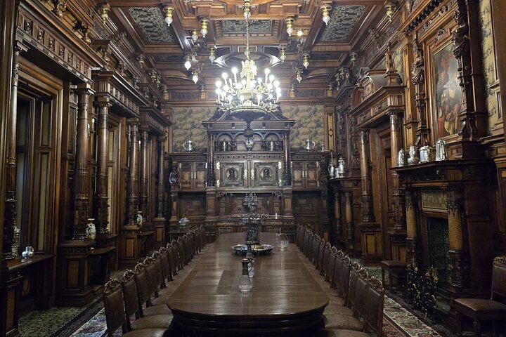 Explore los castillos de Peleș, Bran y Râșnov, y el Monasterio de Sinaia en un tour de lujo en grupo pequeño desde Brașov, foto 23 | wizardtrip