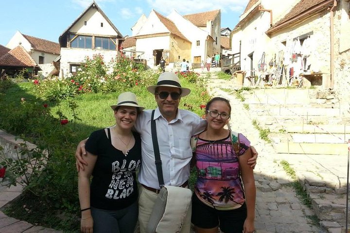 Explore los castillos de Peleș, Bran y Râșnov, y el Monasterio de Sinaia en un tour de lujo en grupo pequeño desde Brașov, foto 25 | wizardtrip