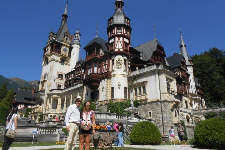 Explore los castillos de Peleș, Bran y Râșnov, y el Monasterio de Sinaia en un tour de lujo en grupo pequeño desde Brașov, foto 29 | wizardtrip