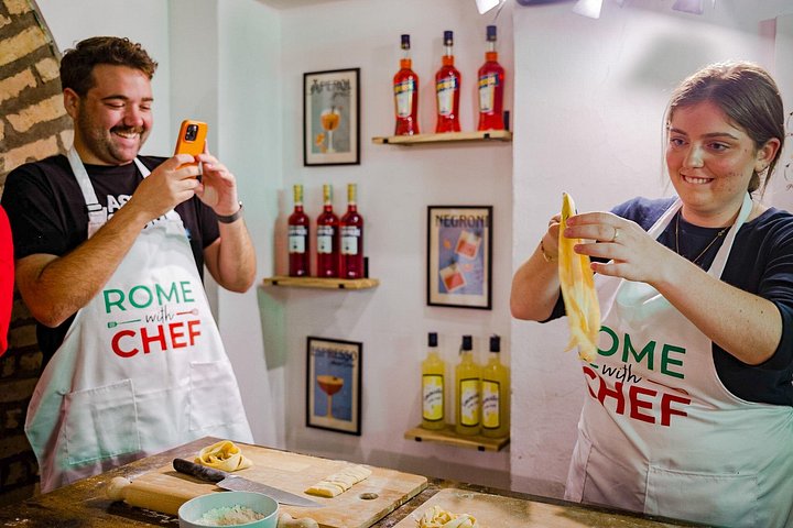 Learn to make pasta and spritz cocktails in a fun, tipsy cooking class in Rome, photo 6 | wizardtrip