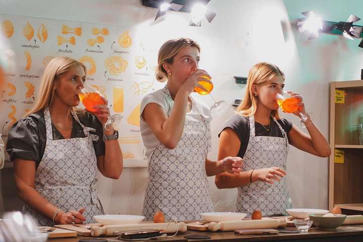 Learn to make pasta and spritz cocktails in a fun, tipsy cooking class in Rome, photo 17 | wizardtrip