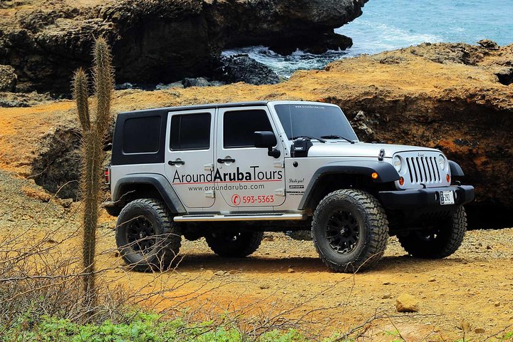 Private luxury AC Jeep tour exploring Aruba's natural attractions and landmarks, photo 3 | wizardtrip