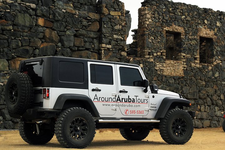 Private luxury AC Jeep tour exploring Aruba's natural attractions and landmarks, photo 5 | wizardtrip