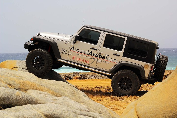 Private luxury AC Jeep tour exploring Aruba's natural attractions and landmarks, photo 6 | wizardtrip
