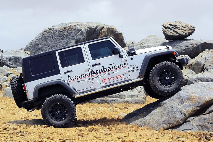 Private luxury AC Jeep tour exploring Aruba's natural attractions and landmarks, photo 7 | wizardtrip