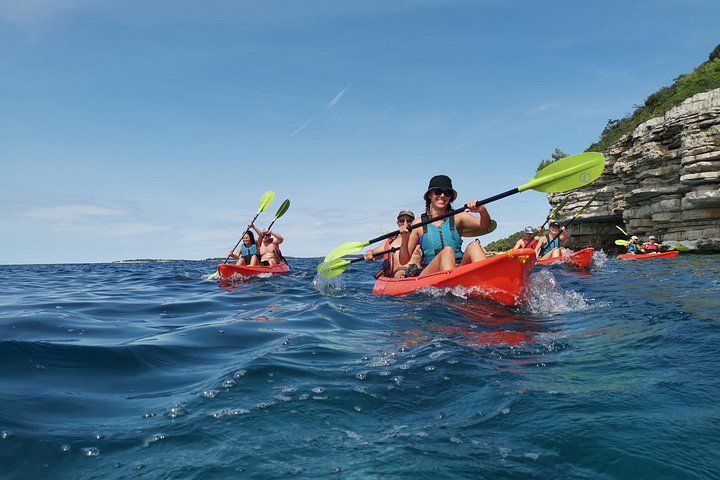 Aventura de caiaque e snorkeling explorando grutas marinhas e a costa selvagem de Pula, Croácia, foto 12 | wizardtrip