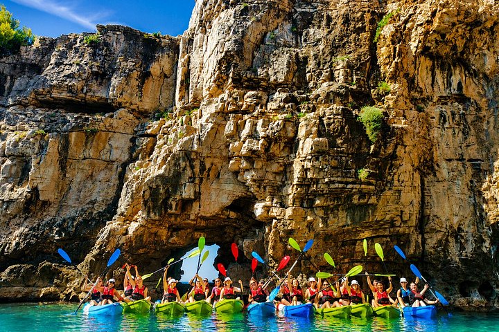 Aventura de caiaque e snorkeling explorando grutas marinhas e a costa selvagem de Pula, Croácia, foto 13 | wizardtrip
