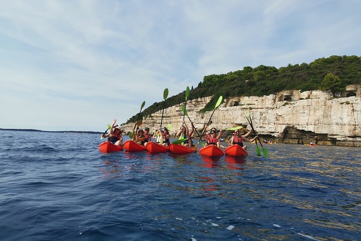 Aventura de caiaque e snorkeling explorando grutas marinhas e a costa selvagem de Pula, Croácia, foto 15 | wizardtrip