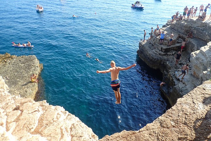 Aventura de caiaque e snorkeling explorando grutas marinhas e a costa selvagem de Pula, Croácia, foto 20 | wizardtrip