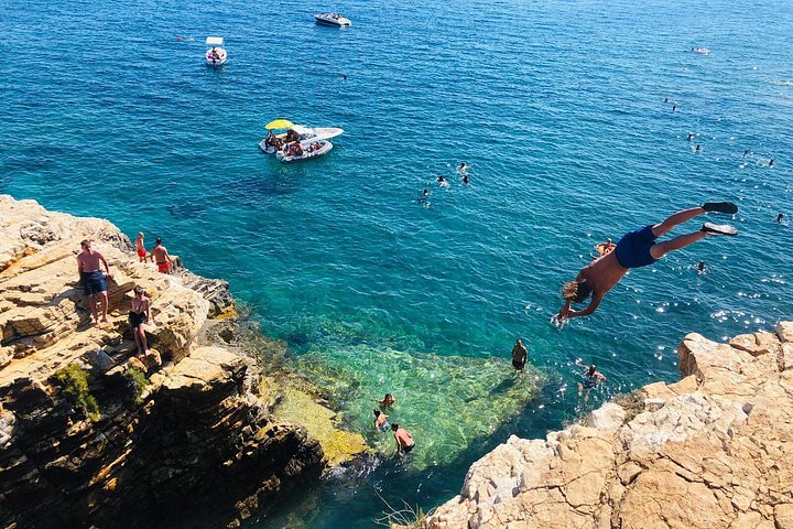 Aventura de caiaque e snorkeling explorando grutas marinhas e a costa selvagem de Pula, Croácia, foto 21 | wizardtrip