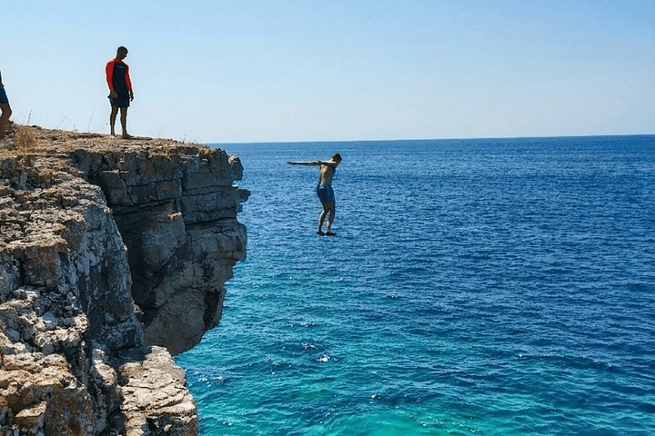 Aventura de caiaque e snorkeling explorando grutas marinhas e a costa selvagem de Pula, Croácia, foto 23 | wizardtrip