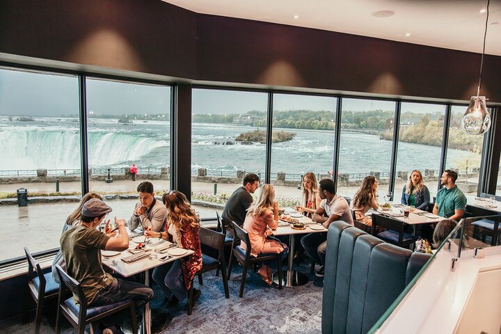 Excursion en soirée aux chutes du Niagara au départ de Toronto, avec croisière, feux d'artifice et chutes illuminées, photo 11 | wizardtrip