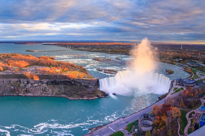 Excursion en soirée aux chutes du Niagara au départ de Toronto, avec croisière, feux d'artifice et chutes illuminées, photo 13 | wizardtrip