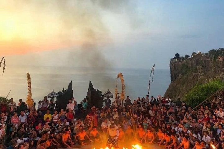 Zonsondergang Kecak dansvoorstelling bij de Uluwatu Tempel, Bali, foto 15 | wizardtrip