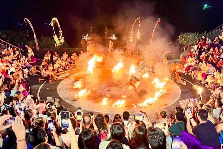 Zonsondergang Kecak dansvoorstelling bij de Uluwatu Tempel, Bali, foto 16 | wizardtrip