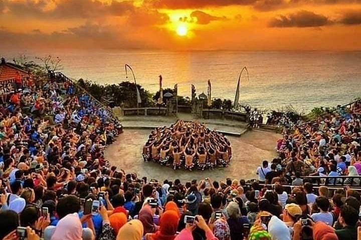 Zonsondergang Kecak dansvoorstelling bij de Uluwatu Tempel, Bali, foto 27 | wizardtrip