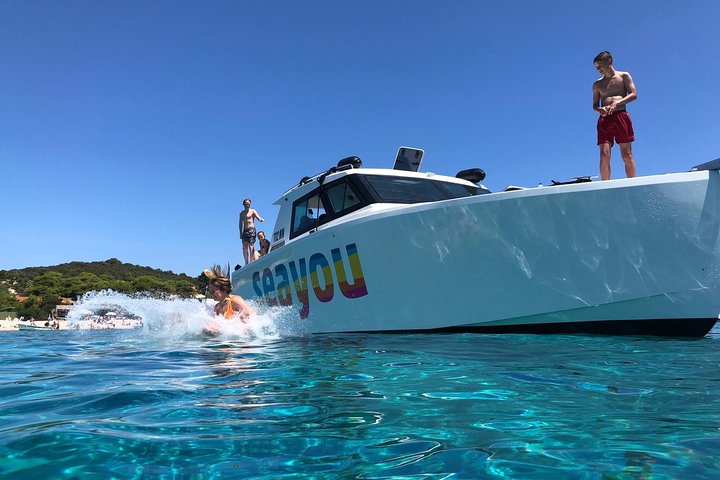 Tour in motoscafo di lusso da Spalato alla Grotta Azzurra, Hvar e Vis, con nuoto e visite turistiche, foto 8 | wizardtrip