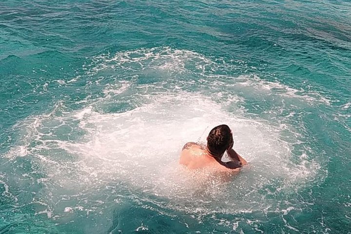 Tour in motoscafo di lusso da Spalato alla Grotta Azzurra, Hvar e Vis, con nuoto e visite turistiche, foto 15 | wizardtrip