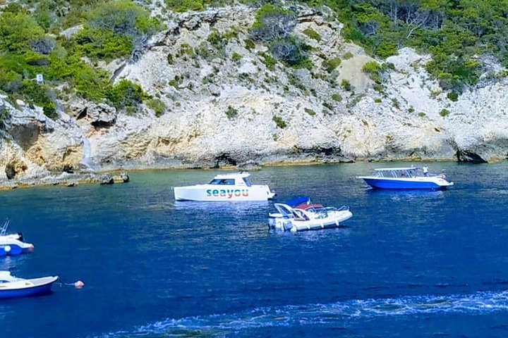 Tour in motoscafo di lusso da Spalato alla Grotta Azzurra, Hvar e Vis, con nuoto e visite turistiche, foto 16 | wizardtrip