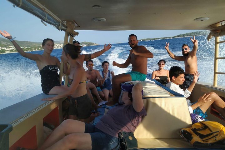 Tour in motoscafo di lusso da Spalato alla Grotta Azzurra, Hvar e Vis, con nuoto e visite turistiche, foto 19 | wizardtrip