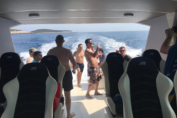 Tour in motoscafo di lusso da Spalato alla Grotta Azzurra, Hvar e Vis, con nuoto e visite turistiche, foto 22 | wizardtrip