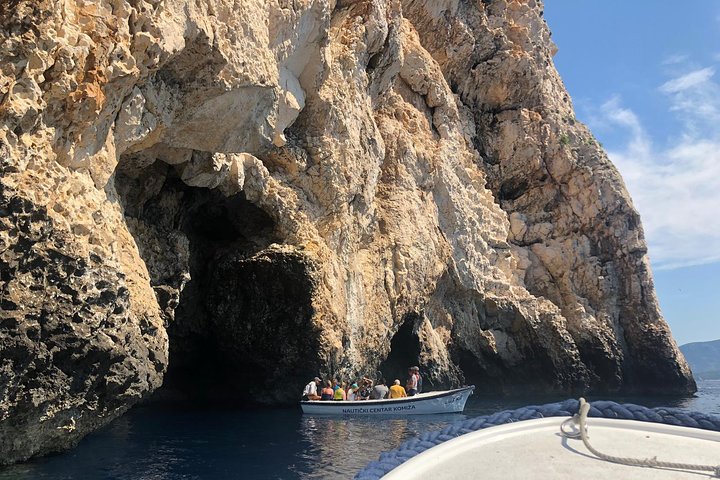 Tour in motoscafo di lusso da Spalato alla Grotta Azzurra, Hvar e Vis, con nuoto e visite turistiche, foto 24 | wizardtrip