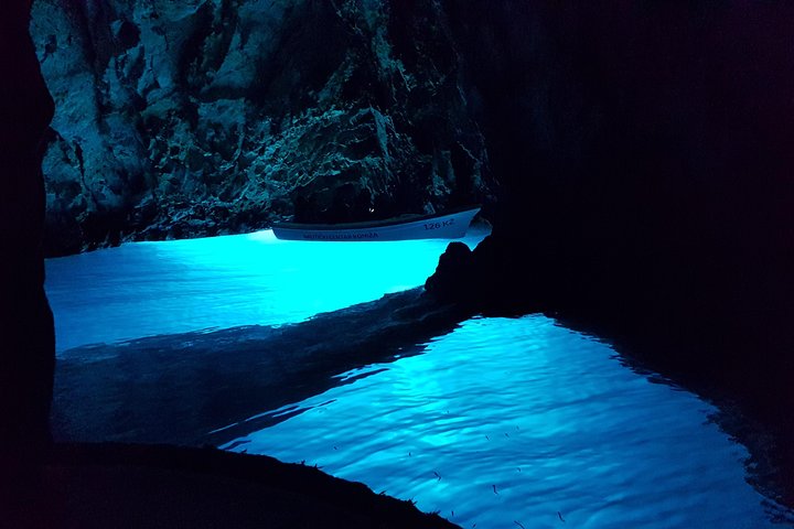 Tour in motoscafo di lusso da Spalato alla Grotta Azzurra, Hvar e Vis, con nuoto e visite turistiche, foto 26 | wizardtrip