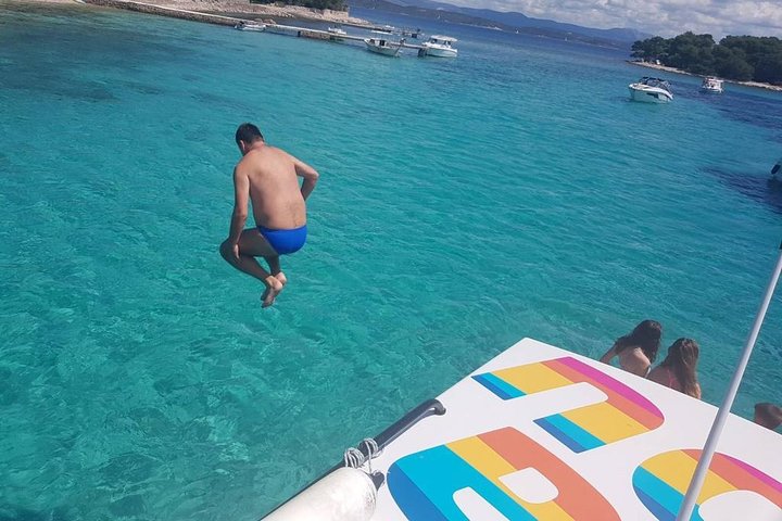 Tour in motoscafo di lusso da Spalato alla Grotta Azzurra, Hvar e Vis, con nuoto e visite turistiche, foto 28 | wizardtrip