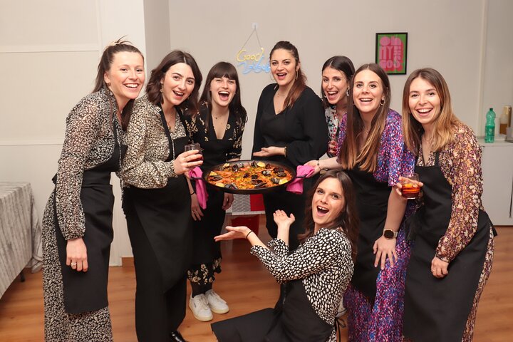 Lernen Sie in einem unterhaltsamen Workshop in Madrid, wie man authentische spanische Paella und Sangria zubereitet, Foto 8 | wizardtrip