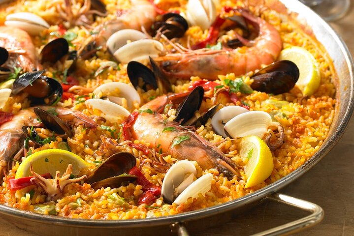Lernen Sie in einem unterhaltsamen Workshop in Madrid, wie man authentische spanische Paella und Sangria zubereitet, Foto 11 | wizardtrip