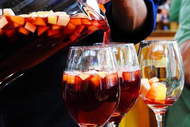 Lernen Sie in einem unterhaltsamen Workshop in Madrid, wie man authentische spanische Paella und Sangria zubereitet, Foto 12 | wizardtrip