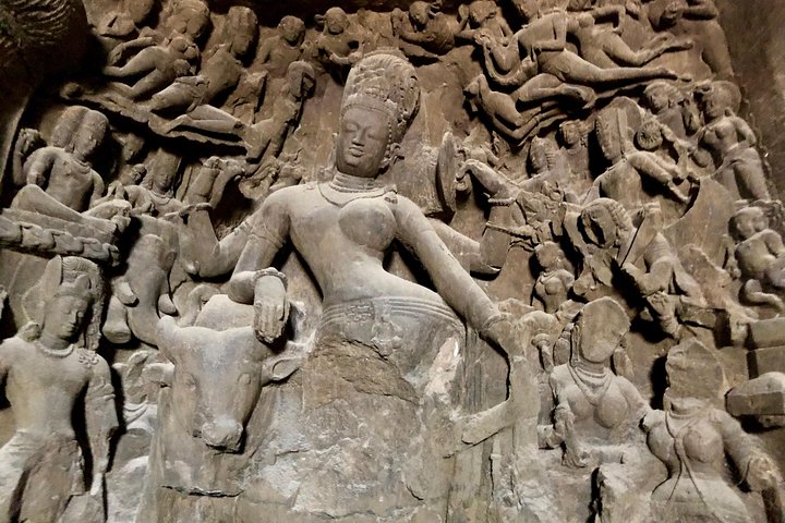 Verken de oude, uit rotsen gehouwen tempels van de Elephanta grotten tijdens een privétour met gids vanuit Mumbai, India, foto 13 | wizardtrip