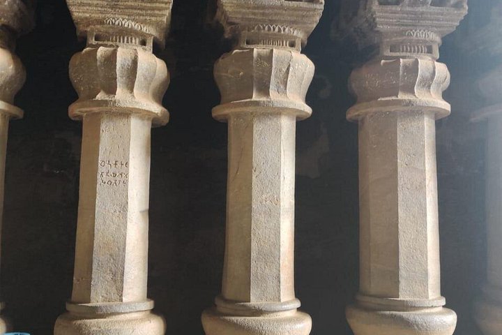 Verken de oude, uit rotsen gehouwen tempels van de Elephanta grotten tijdens een privétour met gids vanuit Mumbai, India, foto 17 | wizardtrip