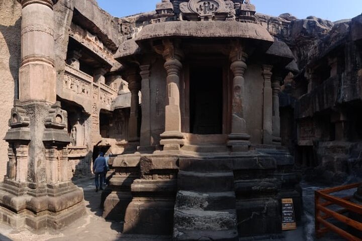 Verken de oude, uit rotsen gehouwen tempels van de Elephanta grotten tijdens een privétour met gids vanuit Mumbai, India, foto 18 | wizardtrip