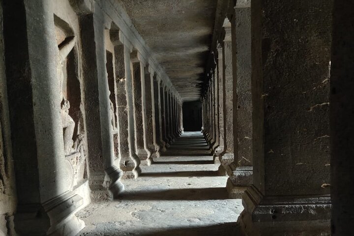 Verken de oude, uit rotsen gehouwen tempels van de Elephanta grotten tijdens een privétour met gids vanuit Mumbai, India, foto 20 | wizardtrip