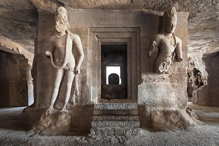 Verken de oude, uit rotsen gehouwen tempels van de Elephanta grotten tijdens een privétour met gids vanuit Mumbai, India, foto 21 | wizardtrip