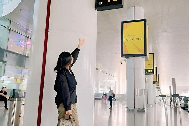 Private airport transfer service in Hanoi, Vietnam, offering comfortable and direct transportation between Noi Bai Airport and the Old Quarter, photo 9 | wizardtrip