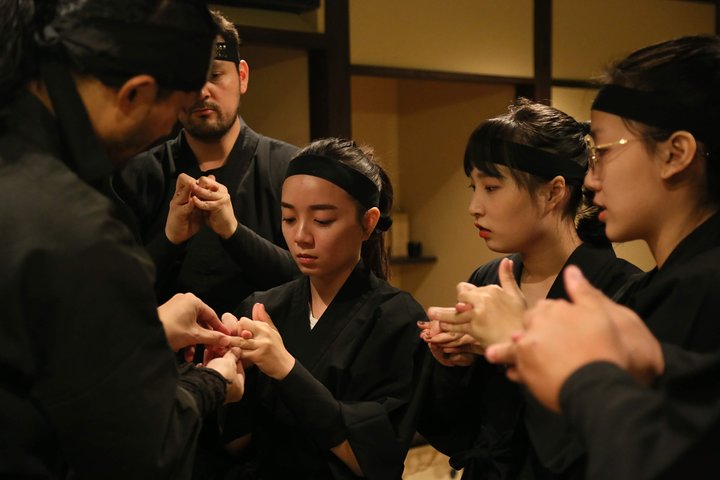 Lernen Sie authentische Ninjatechniken in Kyoto, einschließlich Schwertkampf und Shurikenwerfen, während einer einstündigen praktischen Trainingseinheit, Foto 8 | wizardtrip
