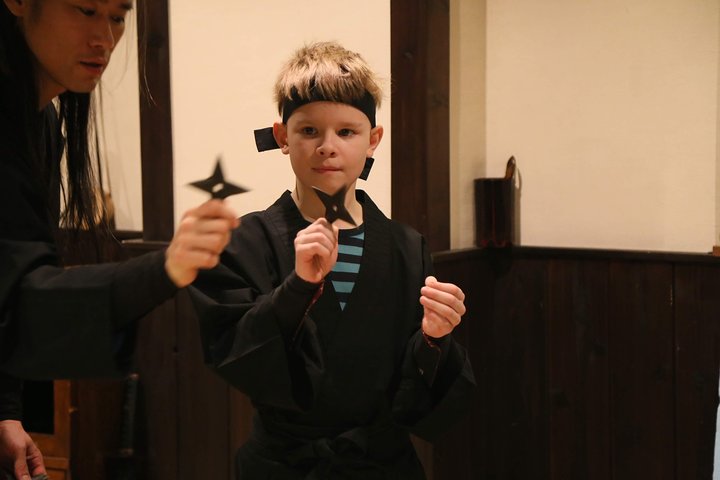 Lernen Sie authentische Ninjatechniken in Kyoto, einschließlich Schwertkampf und Shurikenwerfen, während einer einstündigen praktischen Trainingseinheit, Foto 10 | wizardtrip