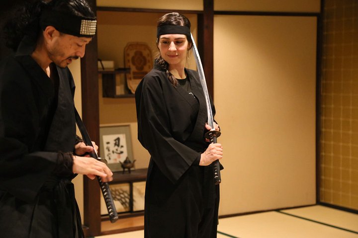 Lernen Sie authentische Ninjatechniken in Kyoto, einschließlich Schwertkampf und Shurikenwerfen, während einer einstündigen praktischen Trainingseinheit, Foto 12 | wizardtrip