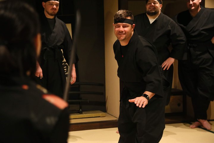Lernen Sie authentische Ninjatechniken in Kyoto, einschließlich Schwertkampf und Shurikenwerfen, während einer einstündigen praktischen Trainingseinheit, Foto 14 | wizardtrip